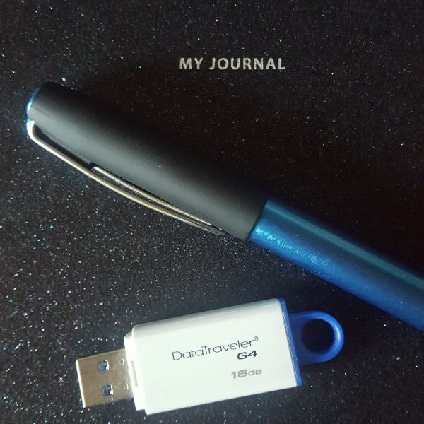 Journal Foto Füllfeder USB-Stick autorin texterin fuellfeder usb-stick journal reisen schreiben texten